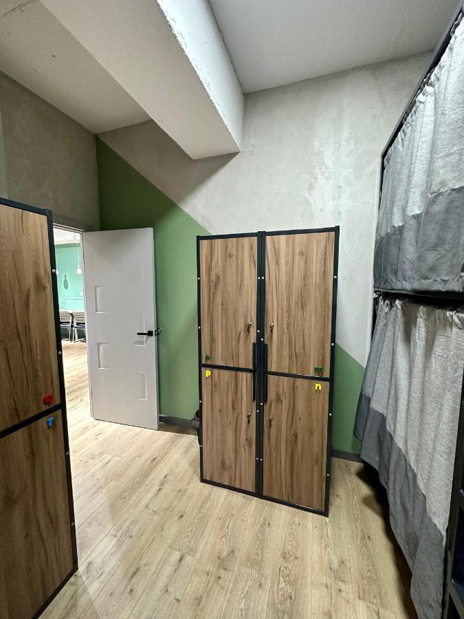 Izzzi Hostel Bisjkek Eksteriør bilde